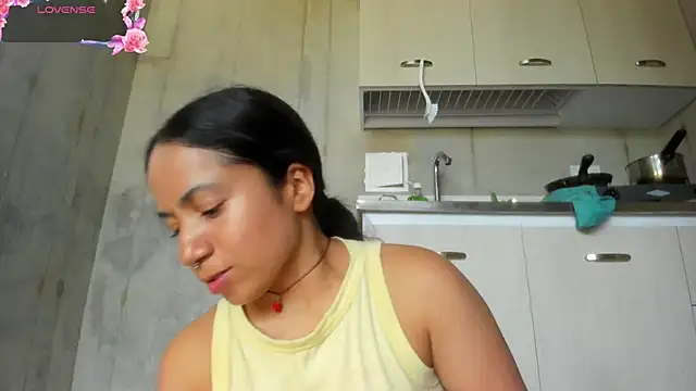 chiarafustox online show from April 7, 2026, 9:37 pm