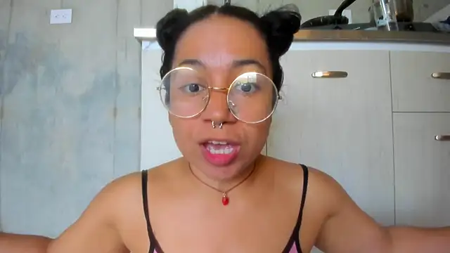 chiarafustox online show from April 26, 2026, 3:21 pm