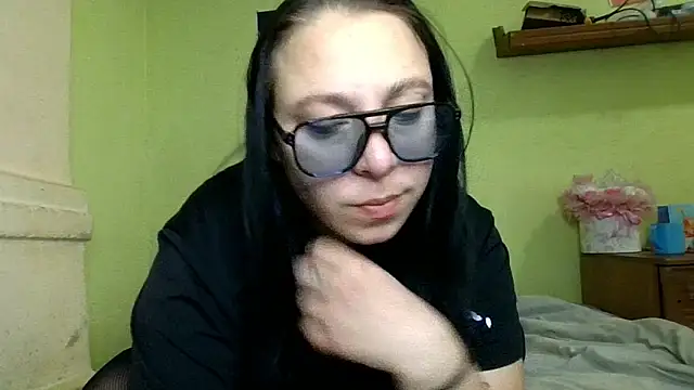 MillaSourety online show from April 21, 2026, 7:03 am