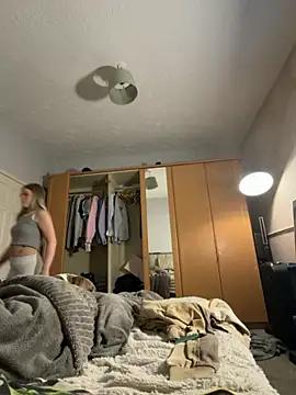 Snapshot of Paige_love chatting on April 21, 2026, 7:17 pm Paige love online show from April 21, 2026, 7:17 pm