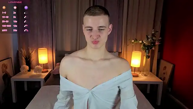 HereAlexColee online show from February 3, 2026, 2:22 pm