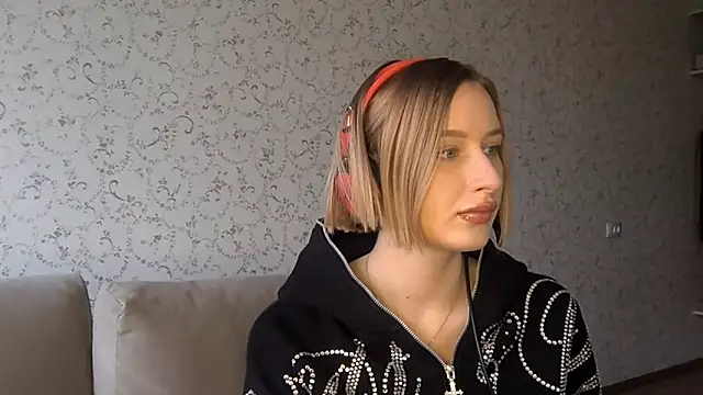 DeliciaBagnoli online show from March 18, 2026, 2:20 pm