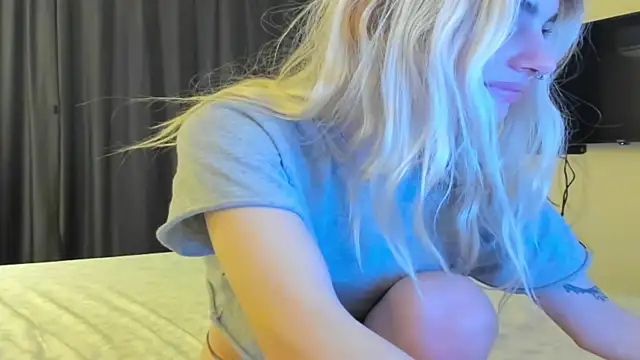 Lesyalisss online show from March 18, 2026, 10:13 pm