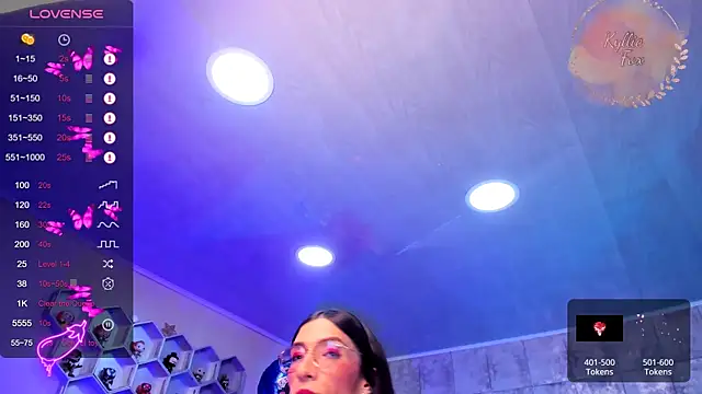 kylliefox  online show from December 26, 2024, 1:21 pm