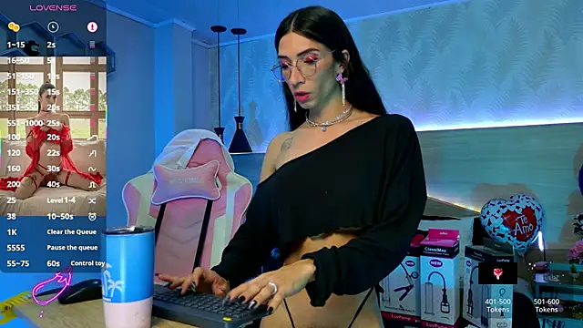 kylliefox  online show from November 6, 2025, 1:23 pm