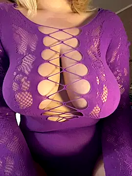 Best-B00bs online show from November 2, 2025, 7:49 pm