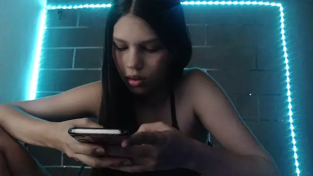 Snapshot of analyn-2027 chatting on June 10, 2026, 6:23 am analyn-2027 online show from June 10, 2026, 6:23 am