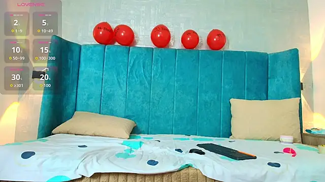 dulcenena moon online show from February 14, 2026, 7:32 pm