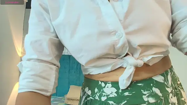 dulcenena moon online show from March 6, 2026, 11:28 am