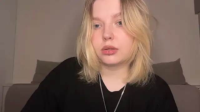 Ophelia Ritz online show from April 5, 2026, 10:29 pm