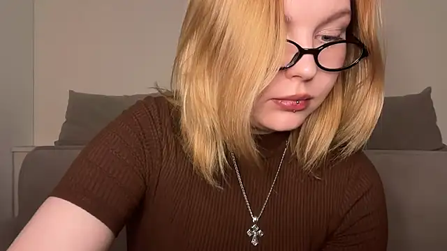 Snapshot of Ophelia_Ritz chatting on April 24, 2026, 9:28 pm Ophelia Ritz online show from April 24, 2026, 9:28 pm