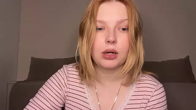 Snapshot of Ophelia_Ritz chatting on May 6, 2026, 9:53 pm Ophelia Ritz online show from May 6, 2026, 9:53 pm
