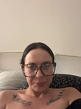 SophieSchmidt online show from April 9, 2026, 6:35 pm