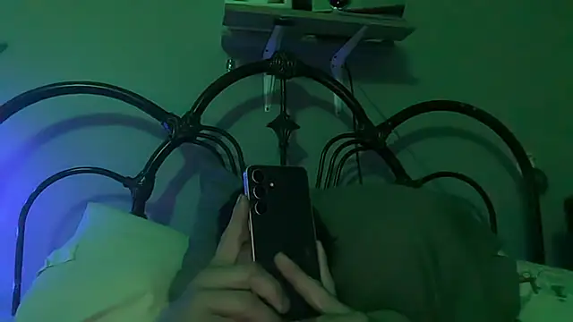 Snapshot of TrndSettr chatting on July 13, 2026, 8:50 am TrndSettr online show from July 13, 2026, 8:50 am