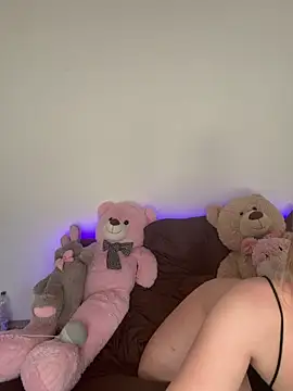 Zoey  08 online show from April 20, 2026, 2:42 pm