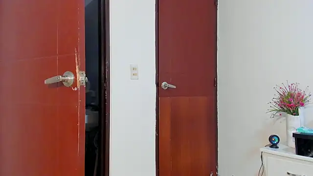 Jennifer Lee  online show from February 4, 2026, 10:04 pm