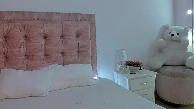 Jennifer Lee  online show from March 12, 2026, 8:48 pm