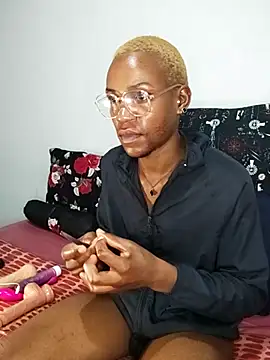 Riaanxxx online show from April 19, 2026, 9:39 pm