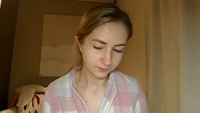 Snapshot of BluueSilk chatting on February 4, 2025, 6:25 am BluueSilk online show from February 4, 2025, 6:25 am