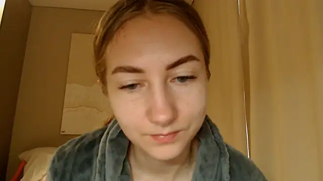 Snapshot of BluueSilk chatting on February 5, 2025, 6:35 am BluueSilk online show from February 5, 2025, 6:35 am