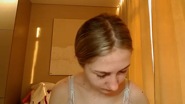 Snapshot of BluueSilk chatting on February 12, 2025, 6:19 am BluueSilk online show from February 12, 2025, 6:19 am