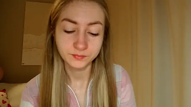 Snapshot of BluueSilk chatting on March 13, 2025, 7:09 am BluueSilk online show from March 13, 2025, 7:09 am