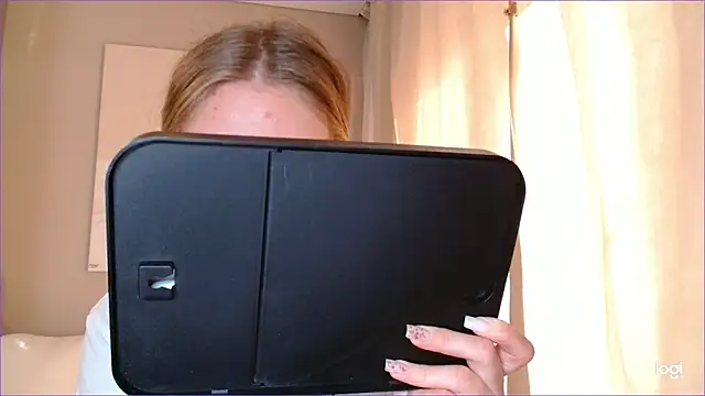 Snapshot of BluueSilk chatting on September 18, 2025, 6:26 am BluueSilk online show from September 18, 2025, 6:26 am