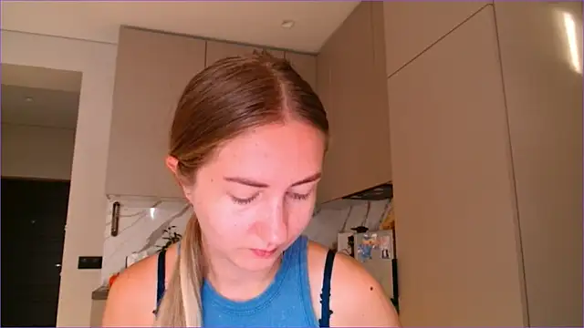 Snapshot of BluueSilk chatting on November 3, 2025, 6:36 am BluueSilk online show from November 3, 2025, 6:36 am