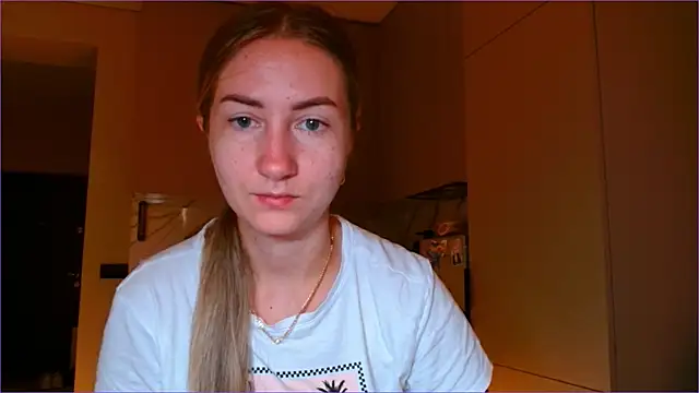 Snapshot of BluueSilk chatting on November 6, 2025, 5:41 am BluueSilk online show from November 6, 2025, 5:41 am