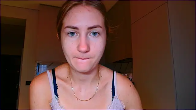 Snapshot of BluueSilk chatting on November 10, 2025, 6:34 am BluueSilk online show from November 10, 2025, 6:34 am