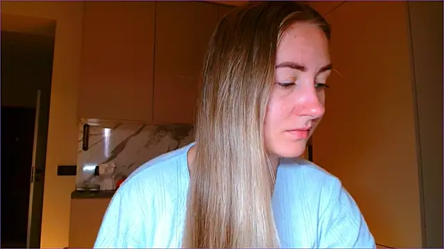 Snapshot of BluueSilk chatting on November 18, 2025, 6:18 am BluueSilk online show from November 18, 2025, 6:18 am