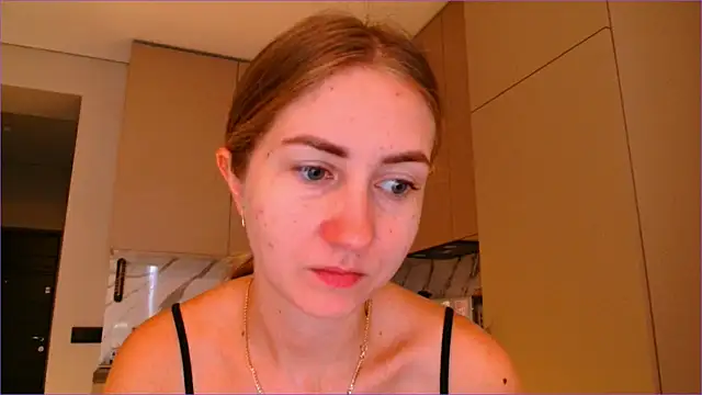 Snapshot of BluueSilk chatting on November 24, 2025, 8:14 am BluueSilk online show from November 24, 2025, 8:14 am