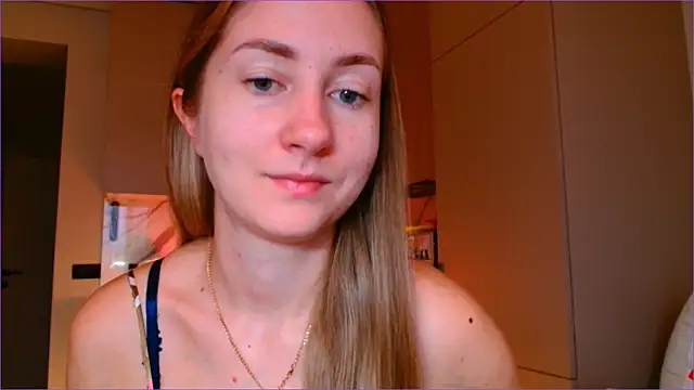 Snapshot of BluueSilk chatting on December 4, 2025, 6:55 am BluueSilk online show from December 4, 2025, 6:55 am