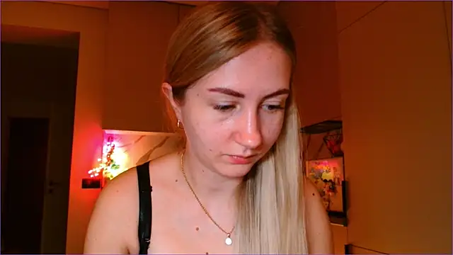 Snapshot of BluueSilk chatting on February 10, 2026, 6:50 am BluueSilk online show from February 10, 2026, 6:50 am