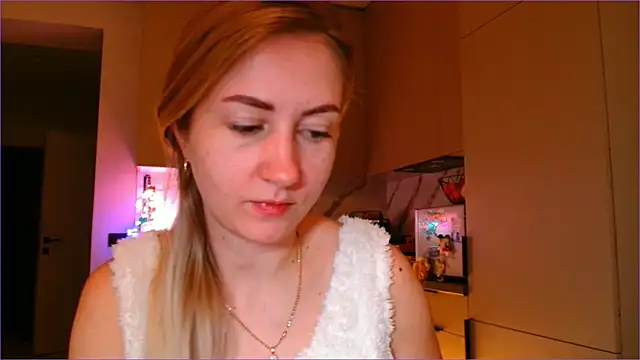 Snapshot of BluueSilk chatting on February 12, 2026, 6:30 am BluueSilk online show from February 12, 2026, 6:30 am