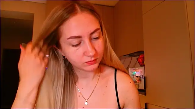 Snapshot of BluueSilk chatting on February 16, 2026, 6:20 am BluueSilk online show from February 16, 2026, 6:20 am