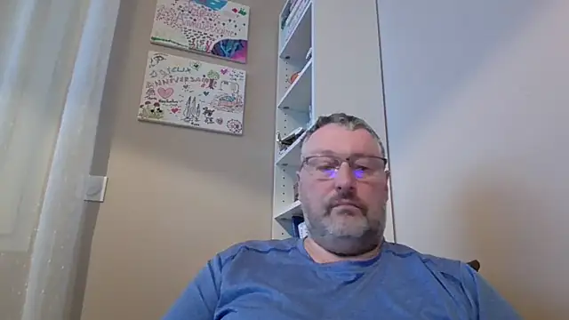 doudou310 online show from February 5, 2026, 6:29 am