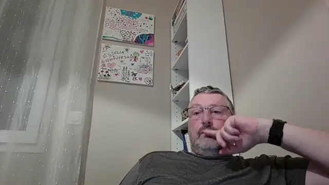 doudou310 online show from March 8, 2026, 2:48 am