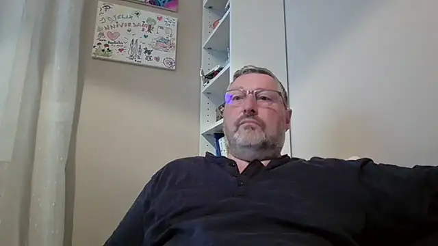 doudou310 online show from April 26, 2026, 3:59 am