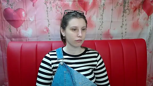 Snapshot of LilianaShine chatting on April 30, 2026, 5:14 am LilianaShine online show from April 30, 2026, 5:14 am