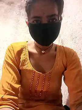 Snapshot of Sunali_Bendre chatting on May 10, 2026, 2:28 am Sunali Bendre online show from May 10, 2026, 2:28 am