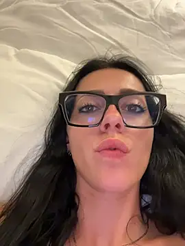 Snapshot of alibi_room chatting on August 1, 2026, 7:02 pm alibi room online show from August 1, 2026, 7:02 pm