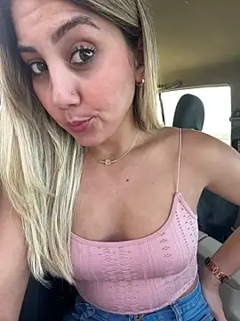 vicky ney online show from April 20, 2026, 8:21 pm