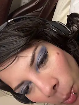 Isalove99 online show from February 9, 2026, 5:33 am