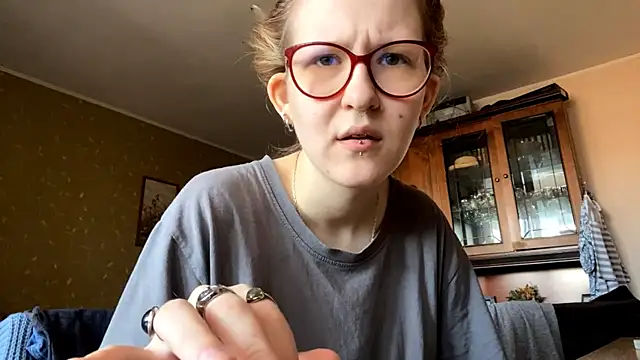 LaureenVielma online show from April 11, 2026, 6:18 am