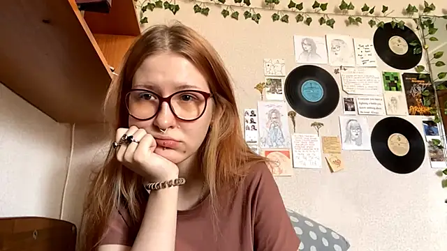 LaureenVielma online show from April 22, 2026, 8:28 am