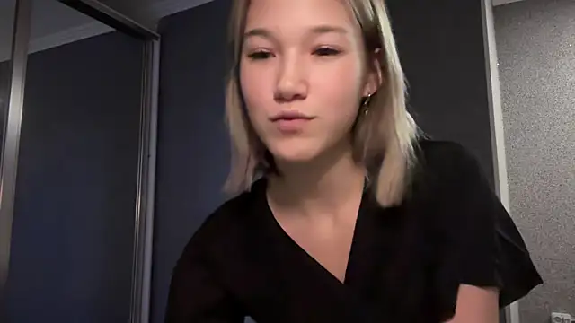 lilXdomiii online show from March 19, 2026, 2:32 pm