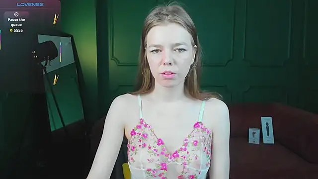  Tina Tayllor  online show from April 12, 2026, 9:42 pm