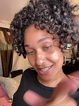 Snapshot of Jamalyce chatting on June 7, 2026, 4:33 pm Jamalyce online show from June 7, 2026, 4:33 pm