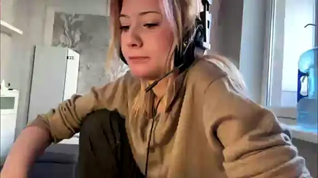 LadyFoxLove online show from February 10, 2026, 12:09 pm